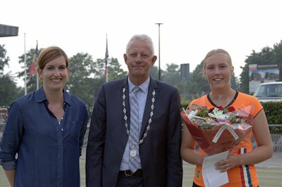 Gemeente en korfbalvereniging OWK trots op Oostwoldse Wereldkampioen: Tessa Lap